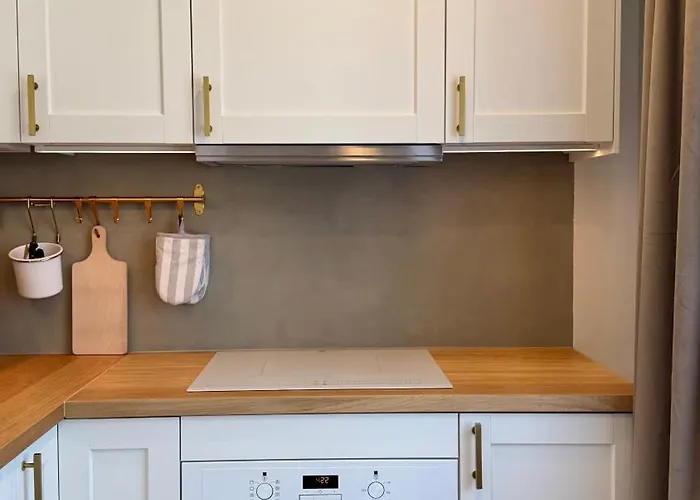 Cozy 2-bedroom Seaside דירה *